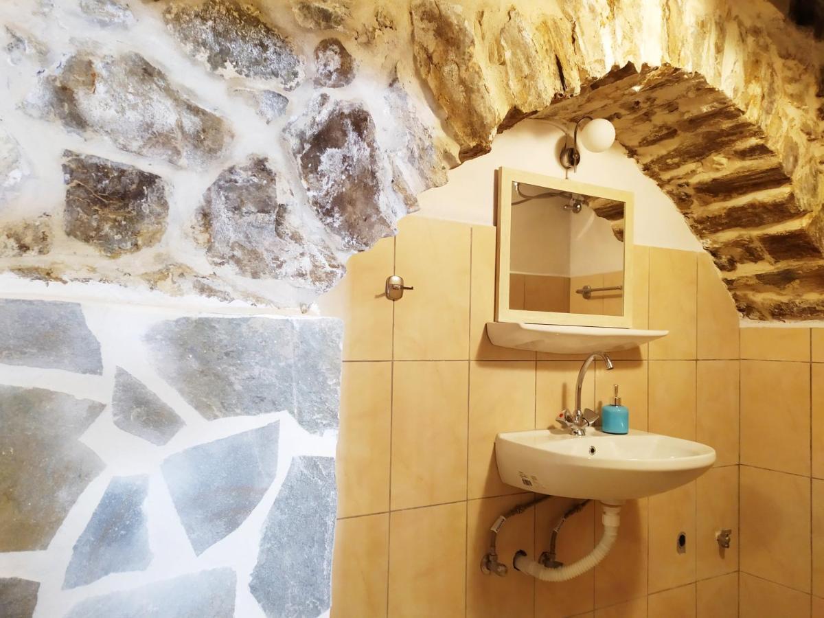 Traditional Family House, Ground Floor With Yard Koronos Екстер'єр фото