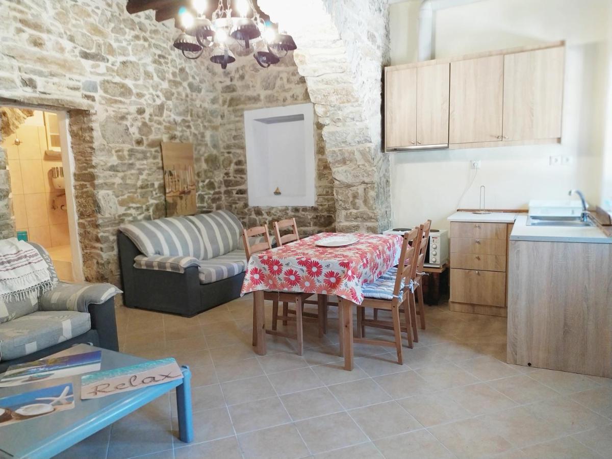 Traditional Family House, Ground Floor With Yard Koronos Екстер'єр фото