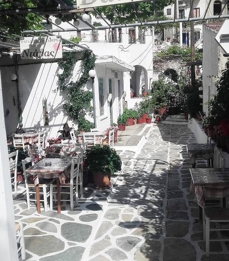 Traditional Family House, Ground Floor With Yard Koronos Екстер'єр фото